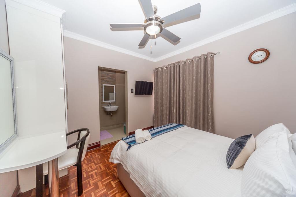 The Musafer Travel Lodge Pietermaritzburg Exterior photo
